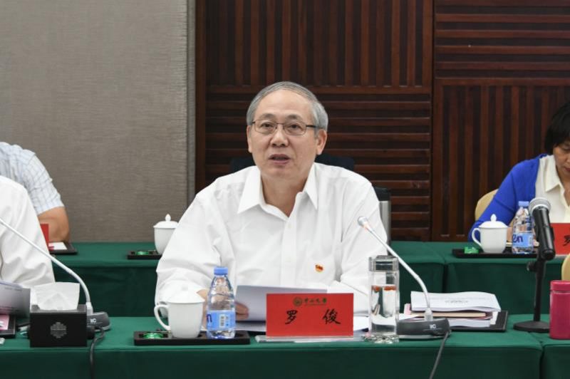 罗俊